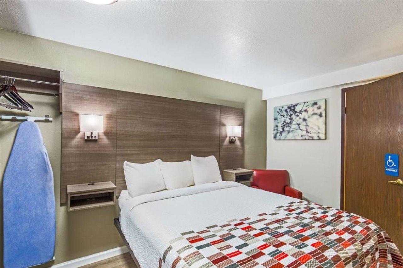 Motel Ramada By Wyndham Medford Airport North Extérieur photo