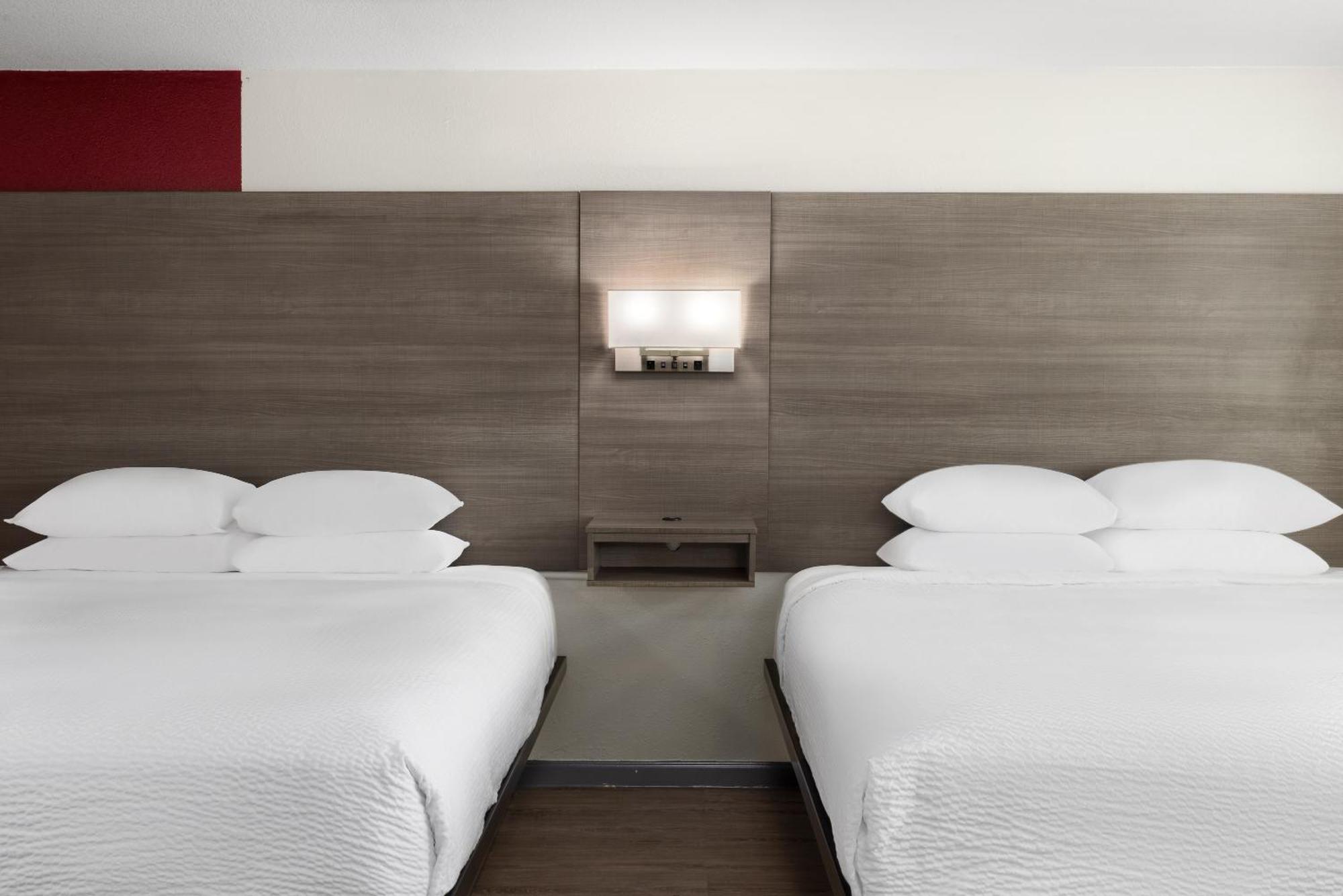 Motel Ramada By Wyndham Medford Airport North Extérieur photo
