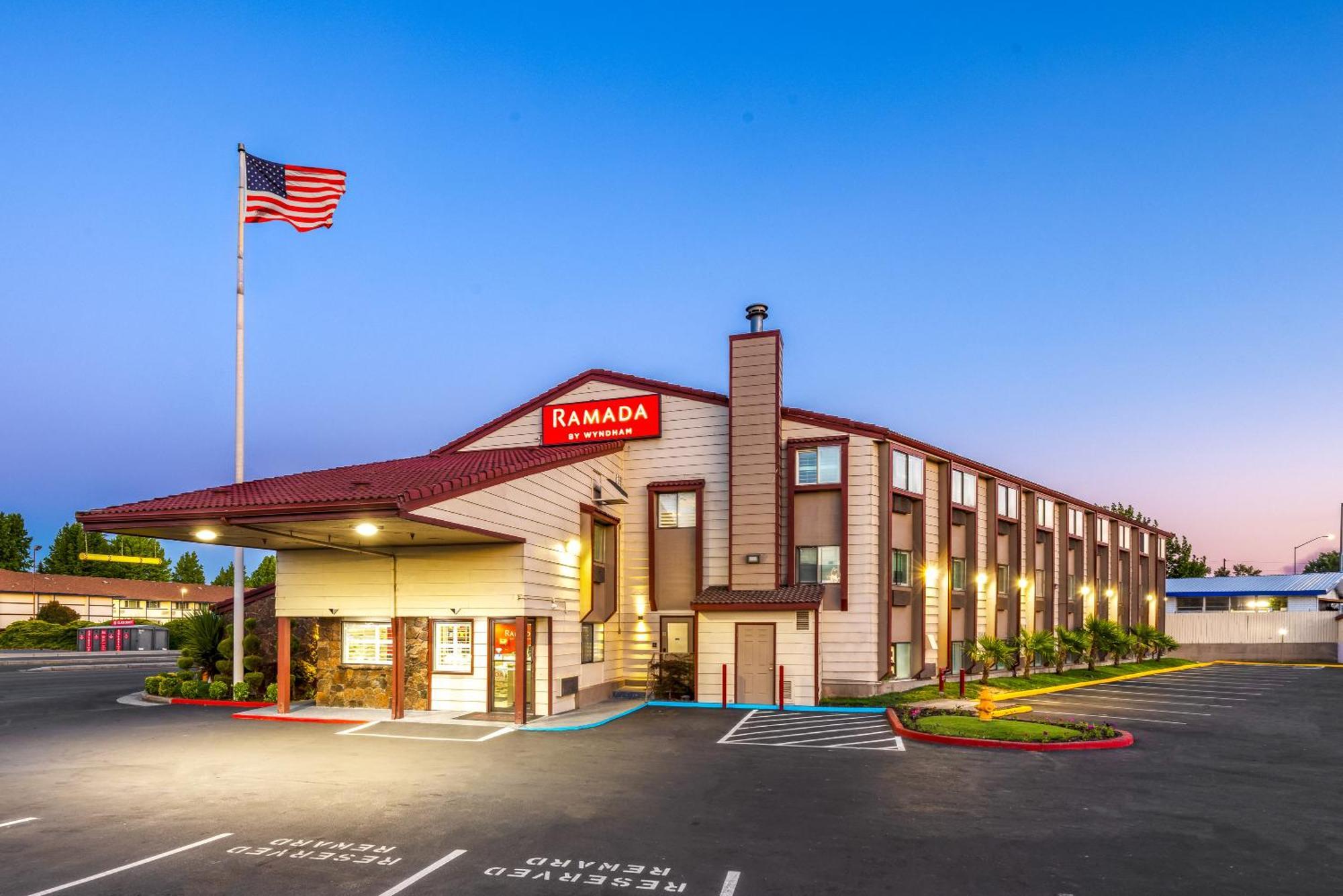 Motel Ramada By Wyndham Medford Airport North Extérieur photo