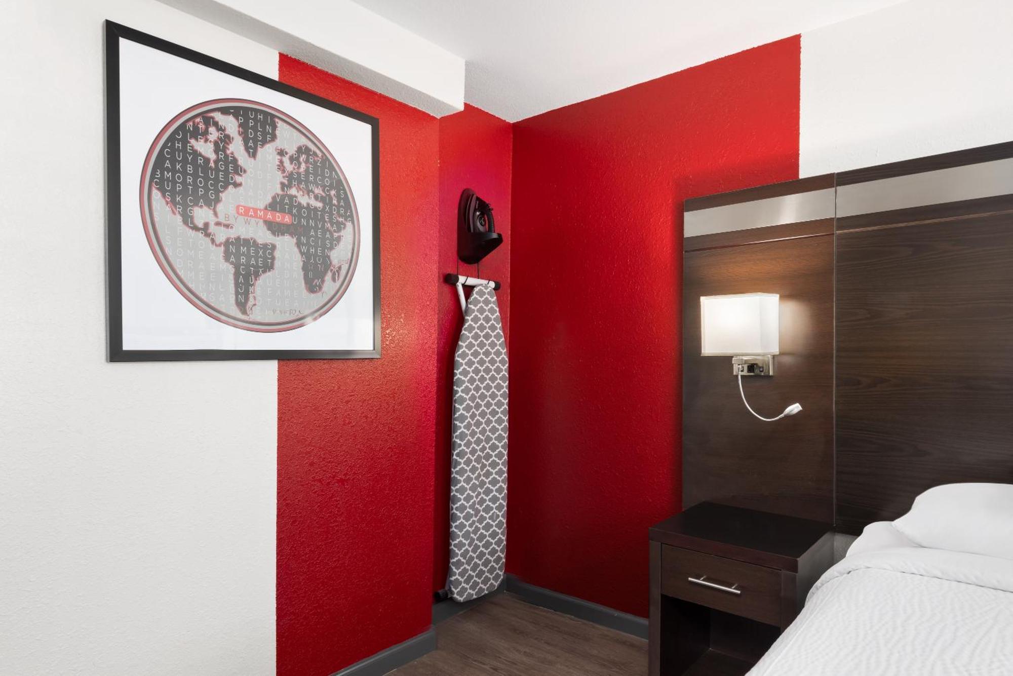 Motel Ramada By Wyndham Medford Airport North Extérieur photo