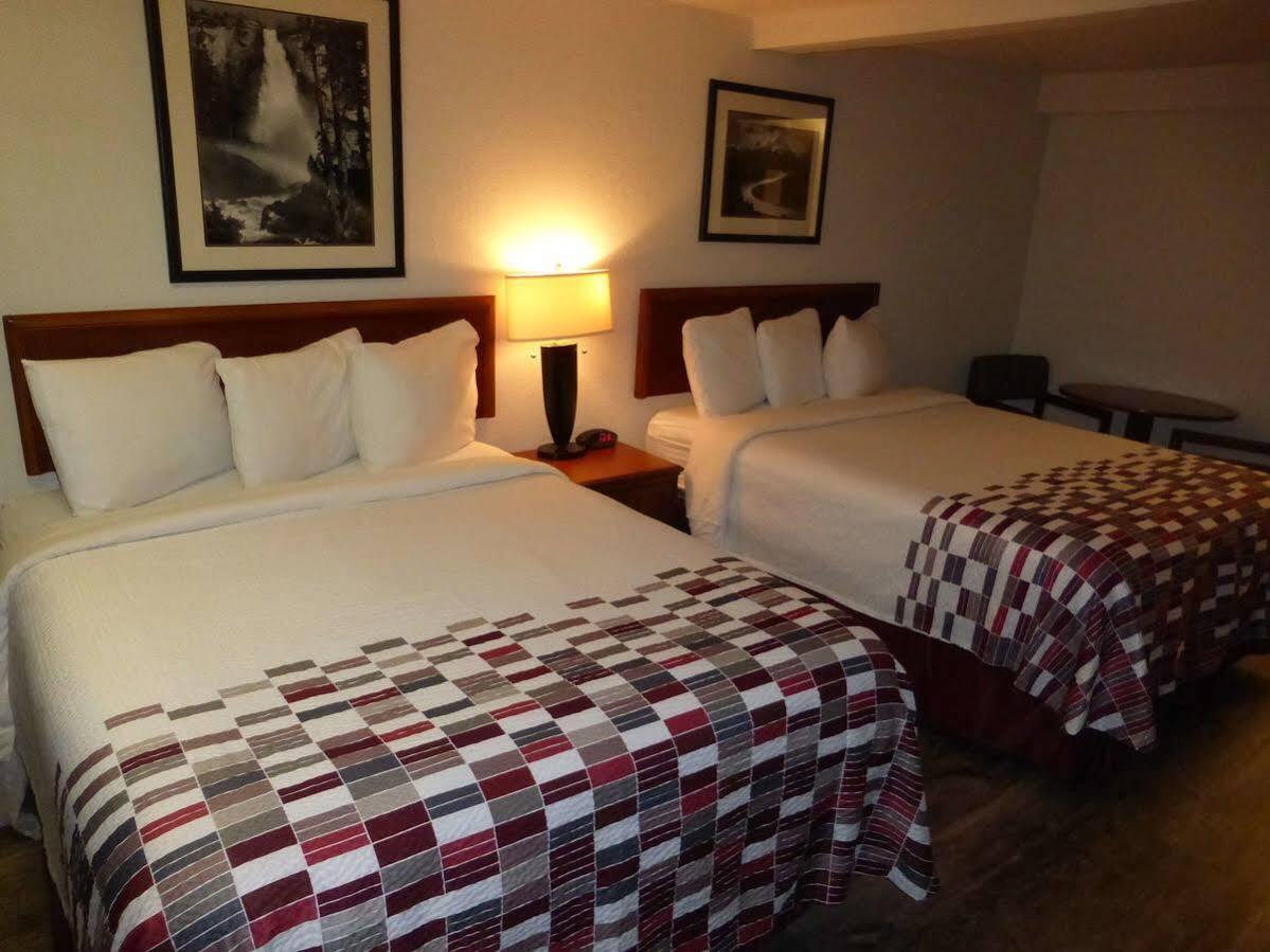 Motel Ramada By Wyndham Medford Airport North Extérieur photo