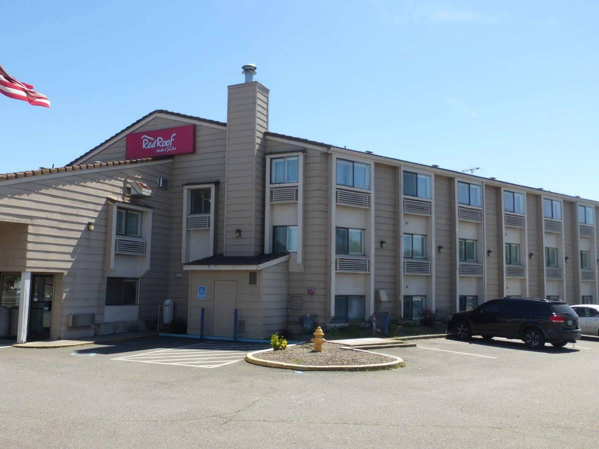 Motel Ramada By Wyndham Medford Airport North Extérieur photo